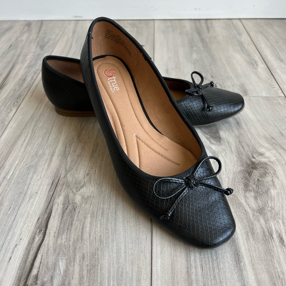 Bare Traps Black Textured Women's Emery B True Ballet Flats, Size 8